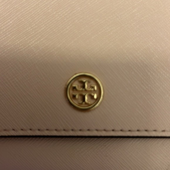 Tory burch cross body, pink, basically brand new only used a couple times - Picture 3 of 11